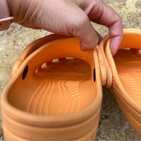 Crocs Classic Clogs Orange Men’s 6 / Women’s 8 Lightweight Slip-On - Picture 6 of 9